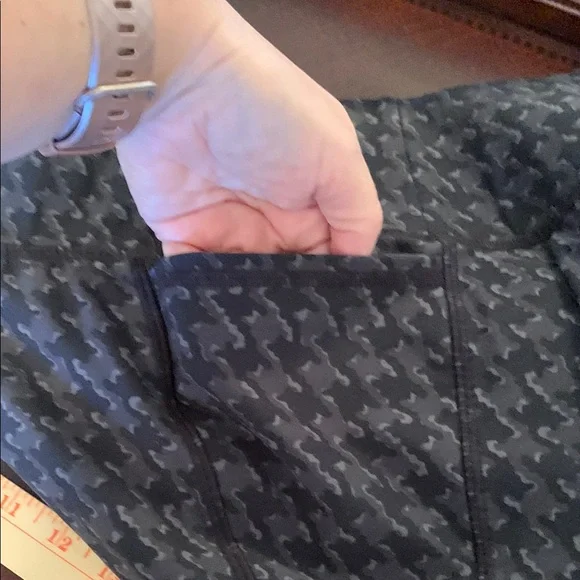 Livi Active Black and Gray Leggings 7/8 length, size 18/20, EUC - Picture 7 of 10